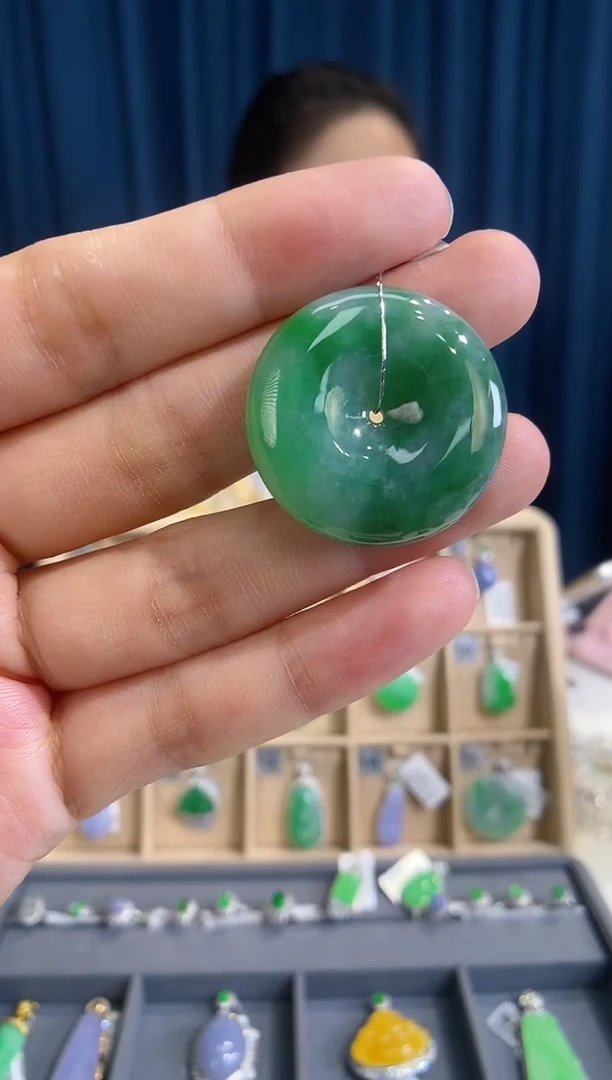 翡翠未镶嵌吊坠(不含链)平安扣