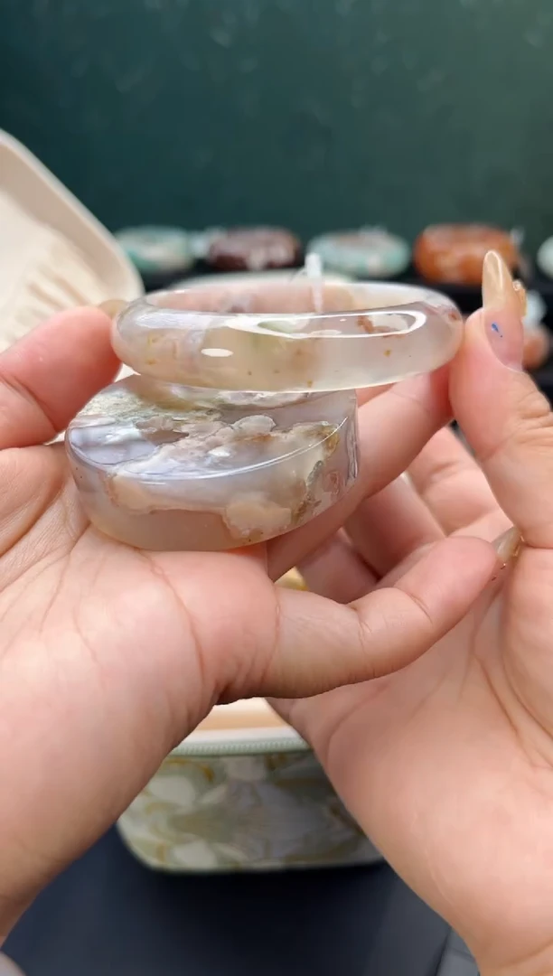 未镶嵌手镯石英质玉（56圈口）赠送镯心