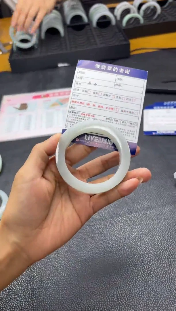 定制翡翠手镯未镶嵌小**-定制手镯不退不换
