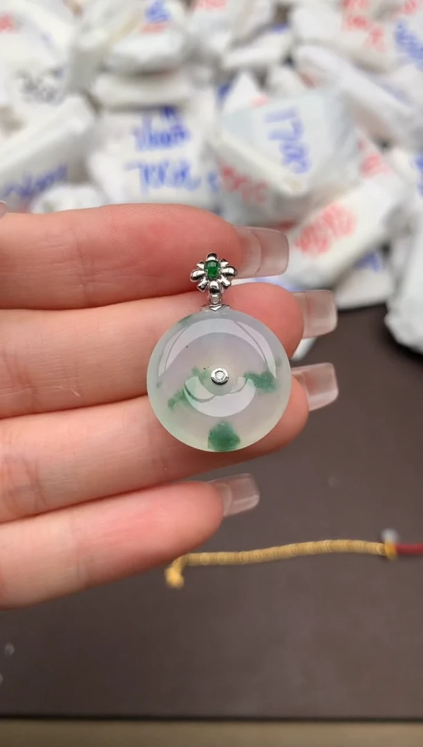 翡翠挂件18K金镶嵌一