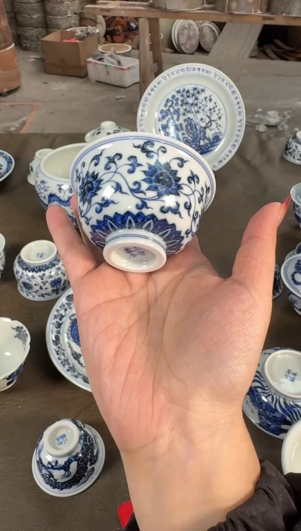 杯子陶瓷三方器合青花缠枝金刚莲