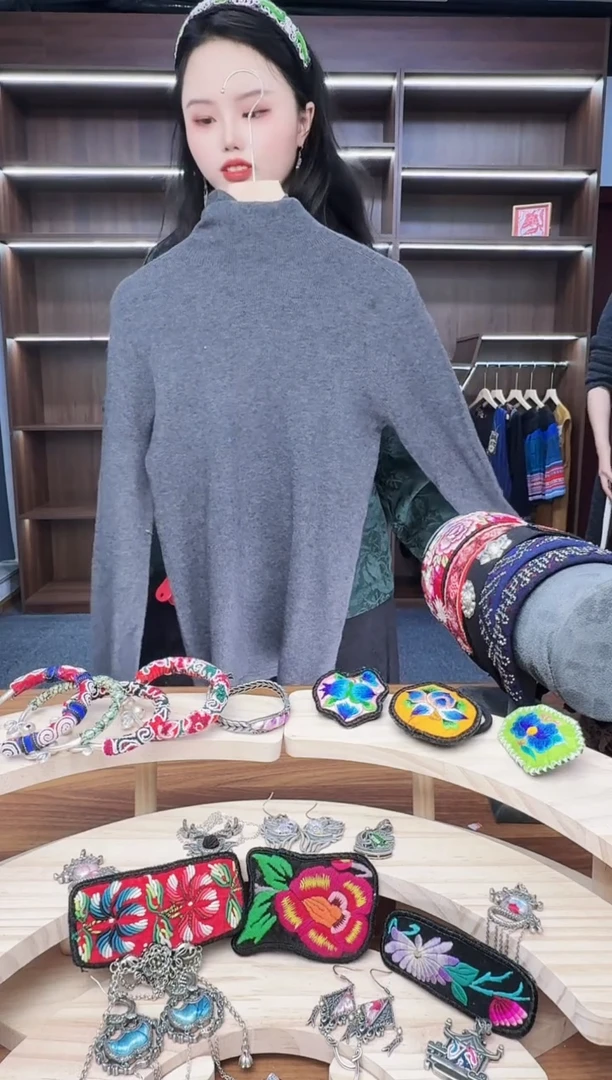 织绣L83蒙阿苏苗绣传承