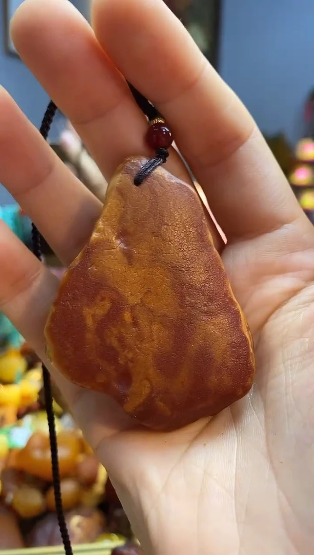 未镶嵌颈饰琥珀吊坠