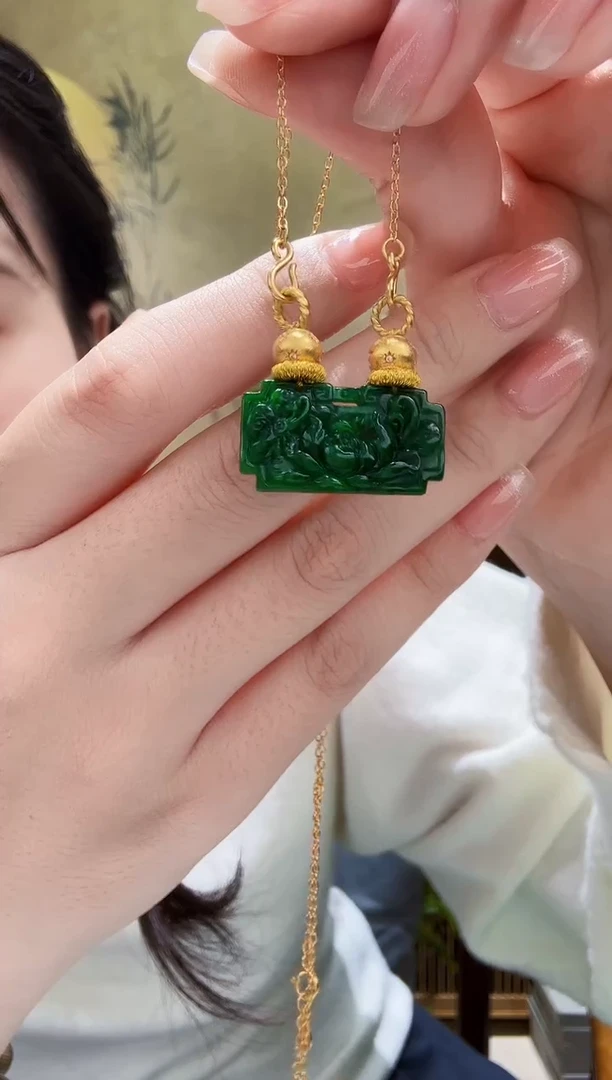 颈饰未镶嵌翡翠吊坠