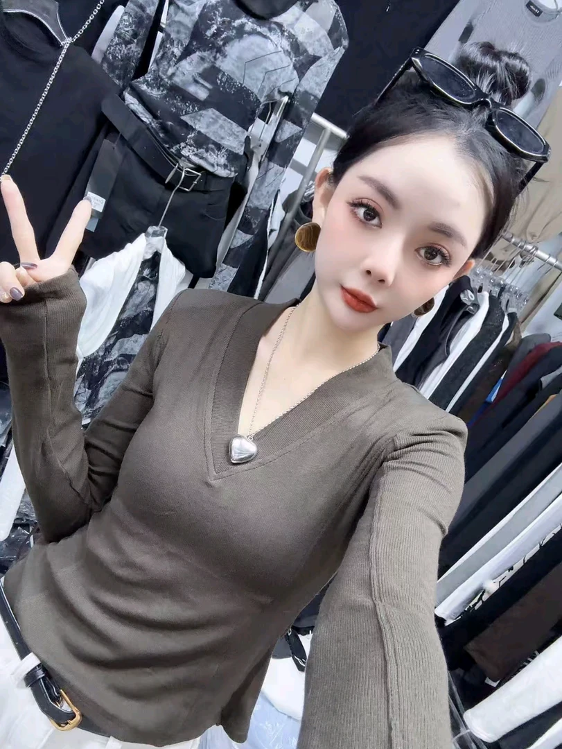 法式辣妹V领后背设计长袖女2025年秋季新款修身显瘦气质百搭上衣