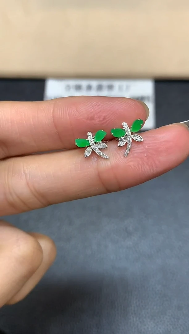 18K金镶嵌翡翠耳饰随形【无服务费