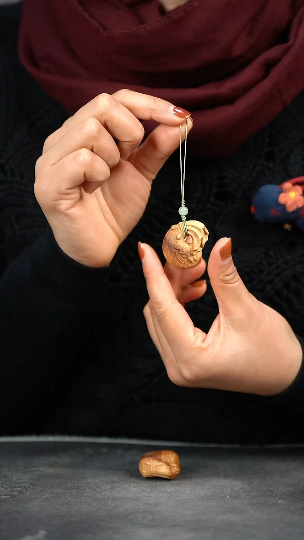 【闪购商品】柏木（崖柏）木雕淳化黑油钱袋挂件6