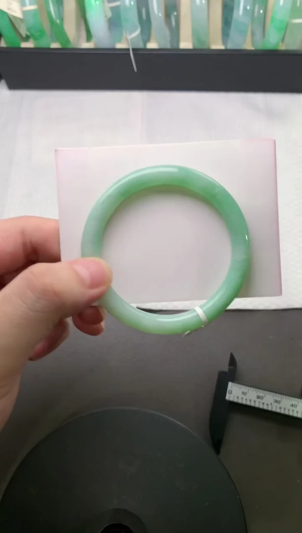 未镶嵌手镯（圆镯）翡翠539*7.6*7.6