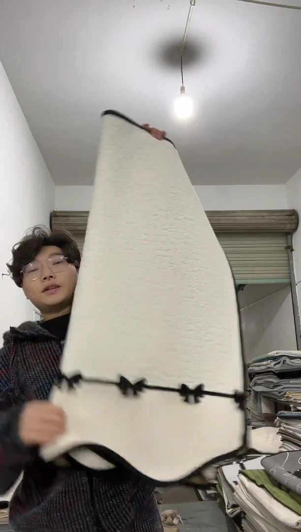 雪尼尔90*340两张、90*90米白色蝶衣