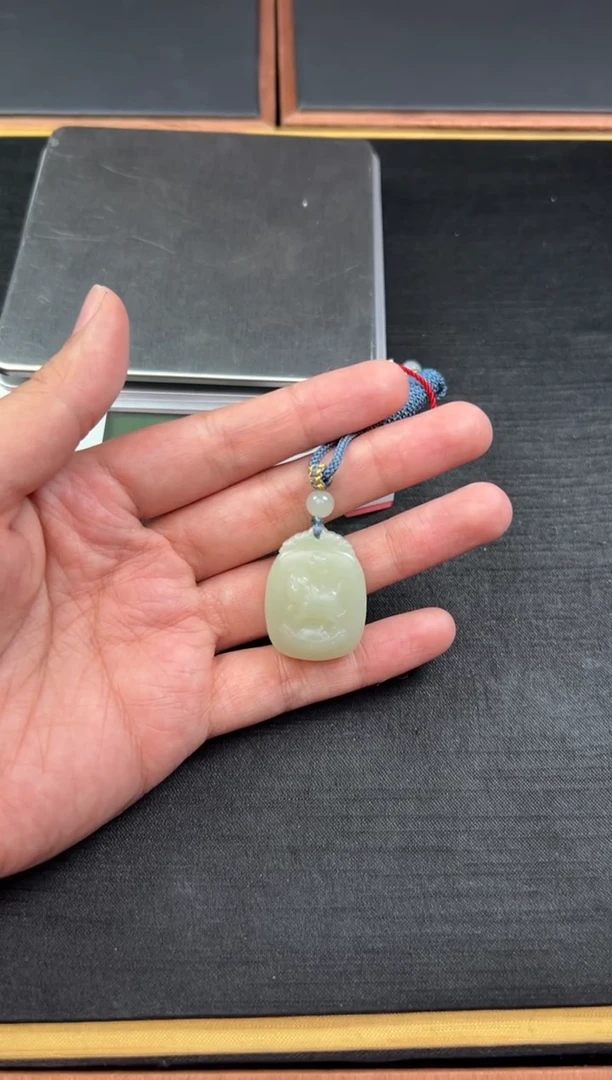 【闪购商品】和田玉吊坠(赠链)未镶嵌且末微色差迪克兰