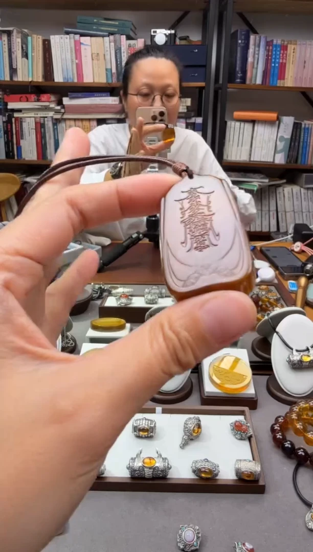 未镶嵌颈饰琥珀敕令 大