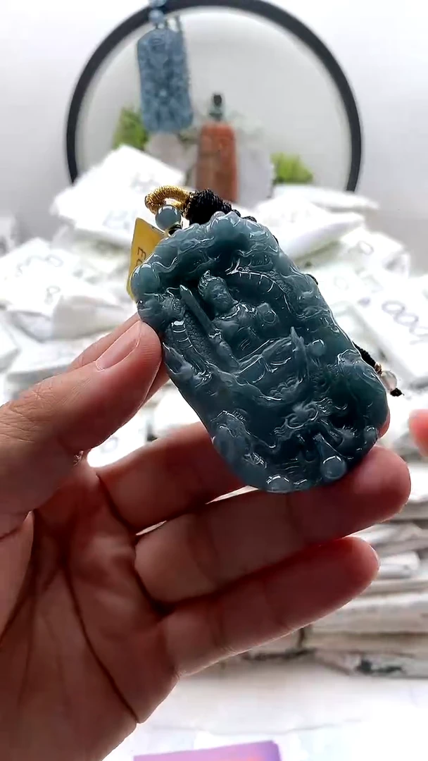 翡翠未镶嵌颈饰不动明王
