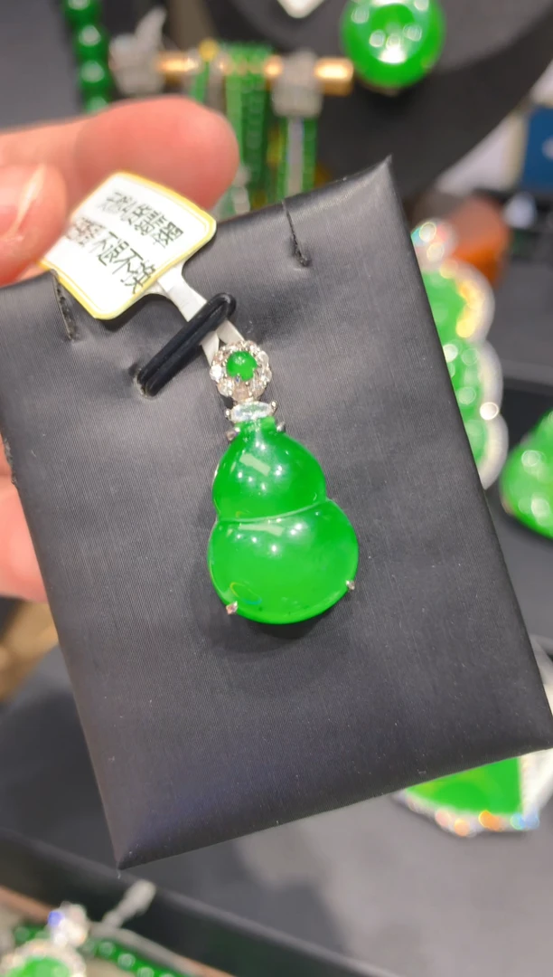 翡翠未镶嵌颈饰10一季