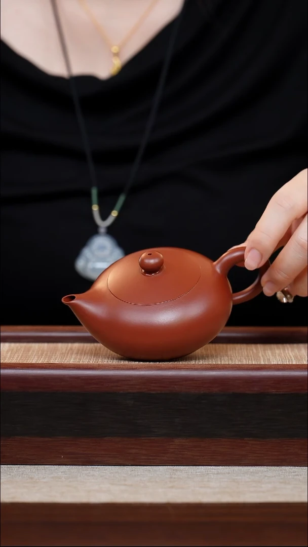 喂***I莲蓬刻绘柱础180cc宜兴手工紫砂壶