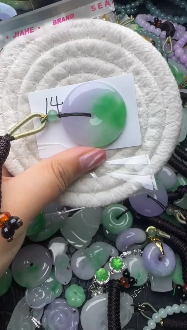 颈饰未镶嵌翡翠缅甸翡翠吊坠