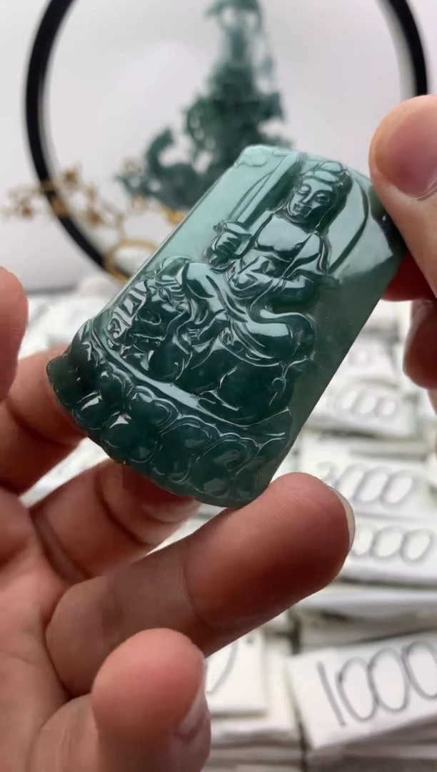 翡翠未镶嵌颈饰文殊