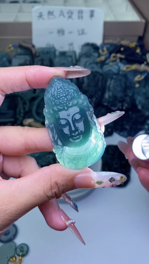 颈饰未镶嵌翡翠