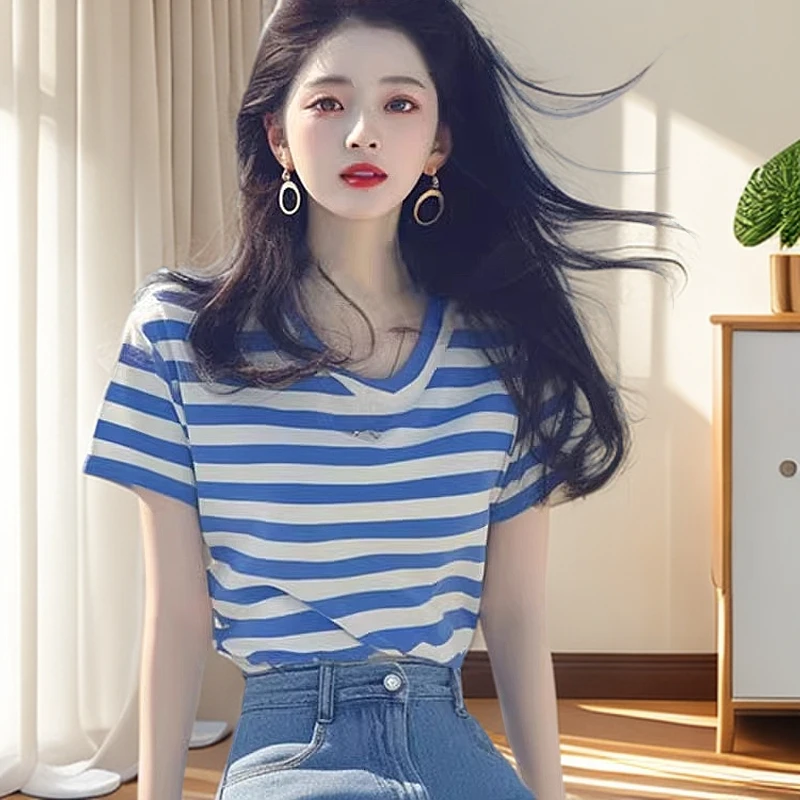 v领条纹洋气上衣夏季2025年新款设计感宽松时尚百搭短袖T恤女