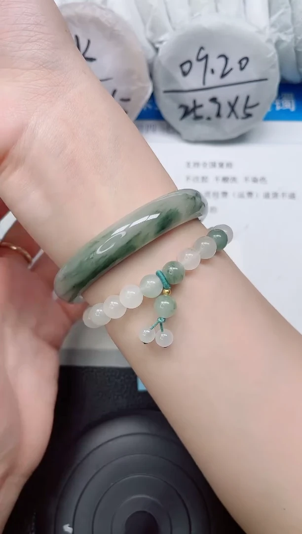 石英质玉手镯未镶嵌145-59