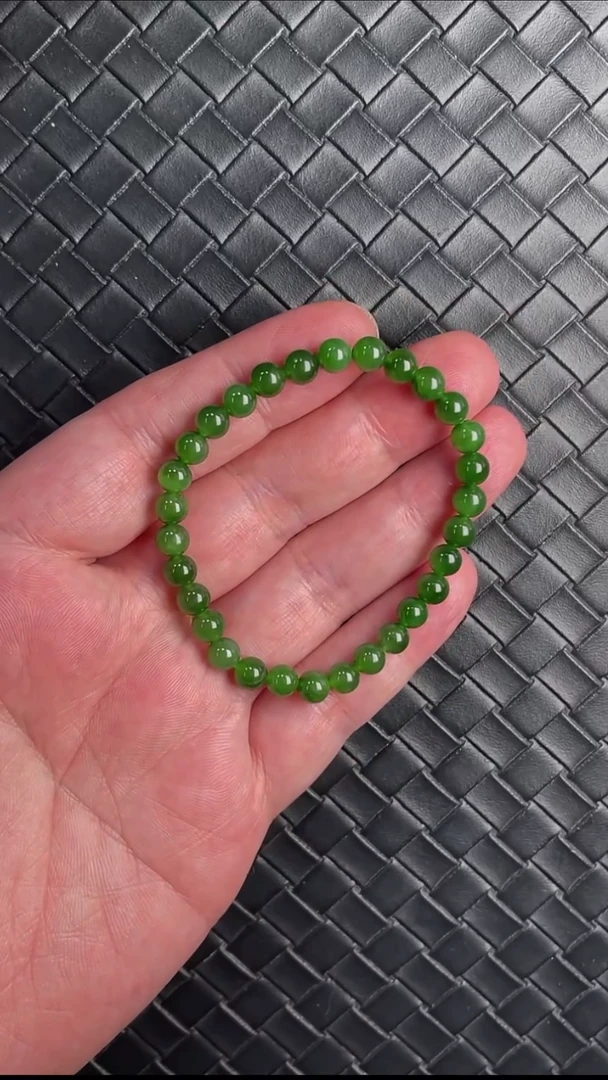 颈饰未镶嵌和田玉±6mm阳绿单圈手串多样性发一