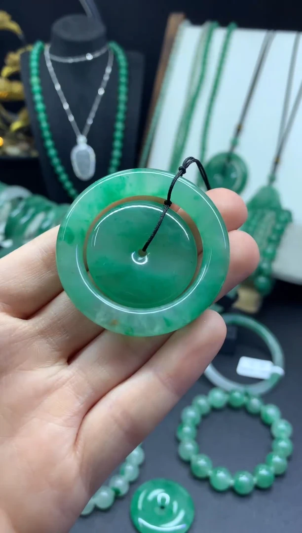 吊坠(不含链)未镶嵌石英质玉（非洲翠）子母扣