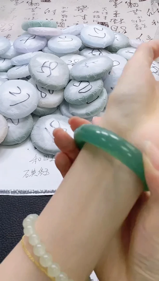 未镶嵌手镯石英质玉298-56