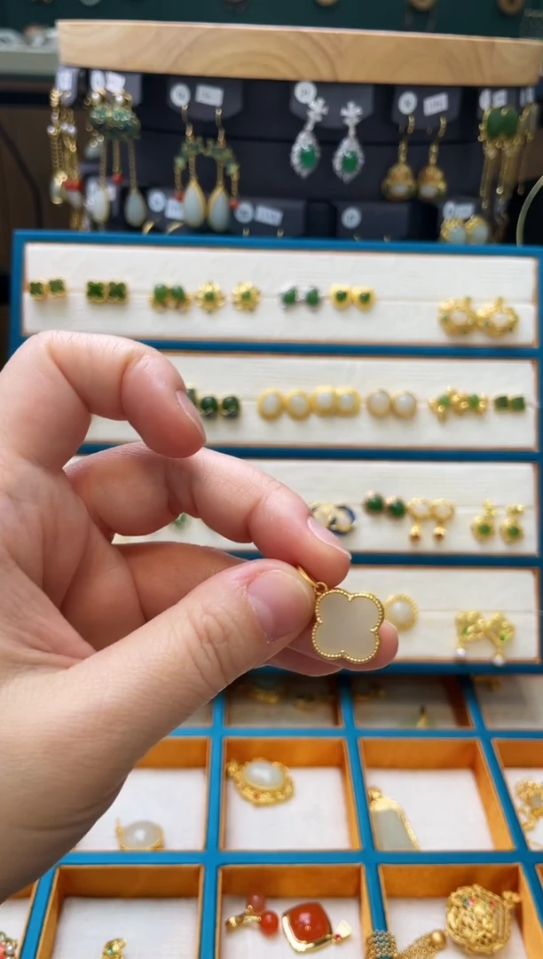 【闪购商品】和田玉吊坠银S925镀金镶嵌吊坠