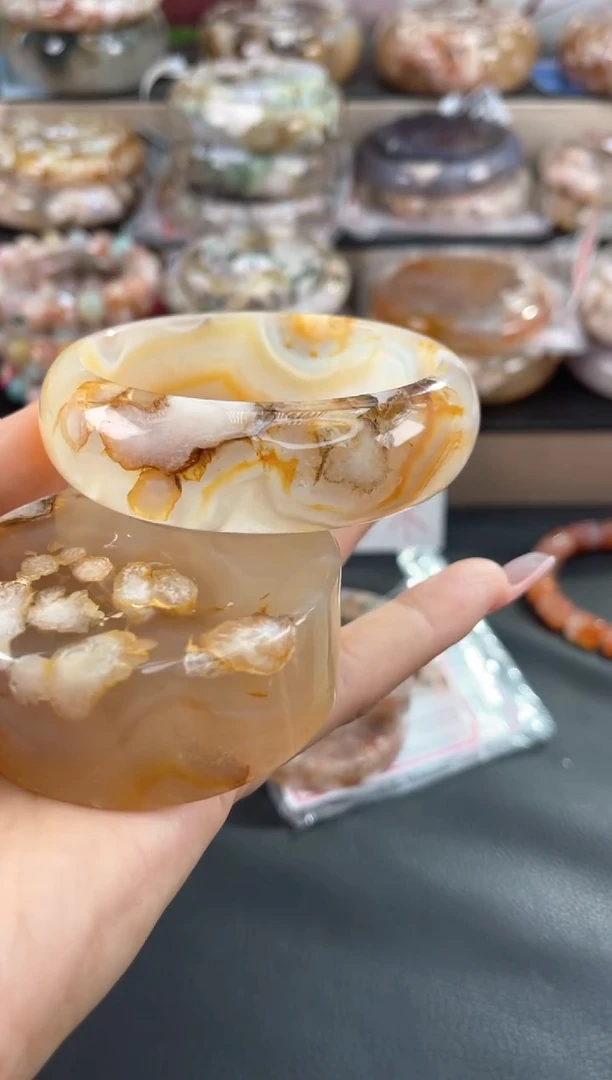 未镶嵌手镯石英质玉60