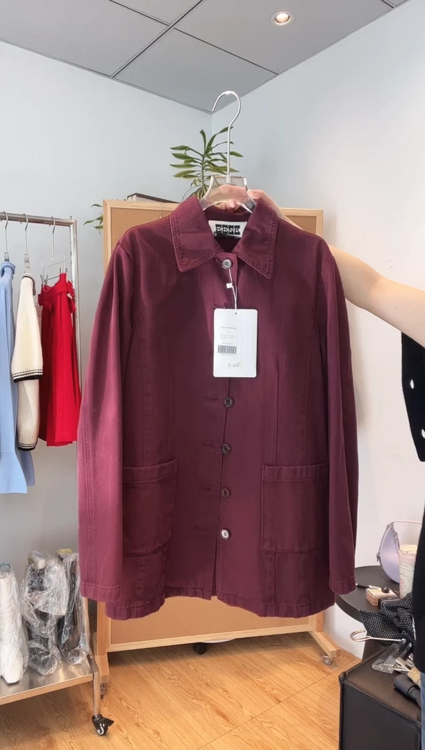 编号058 设计师品牌 EENK的夹克外套 待开价