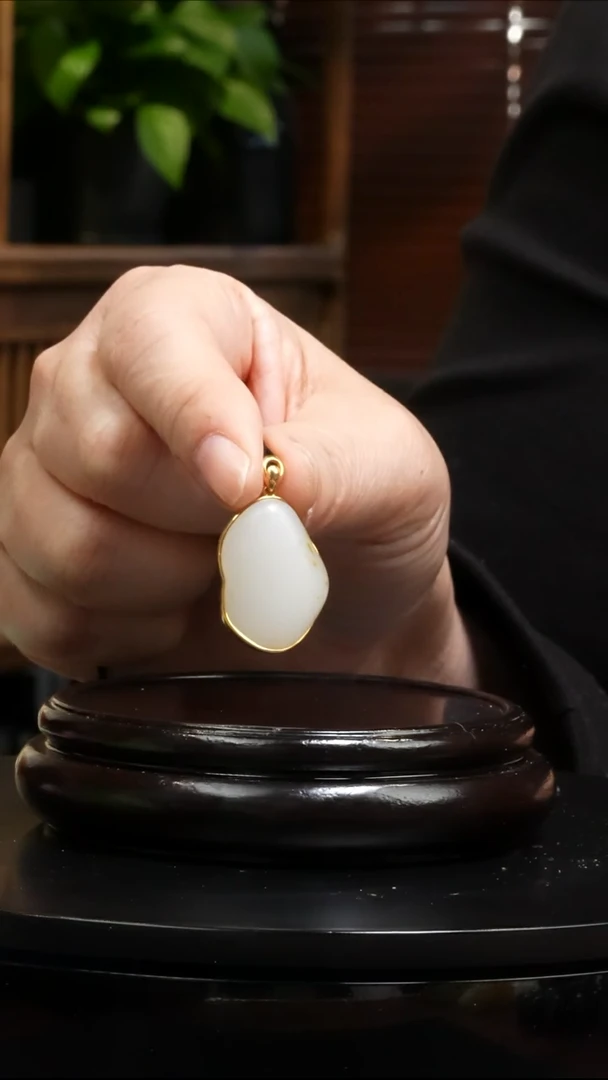 【闪购商品】和田玉吊坠(不含链)18K金镶嵌8.6克和田玉原石