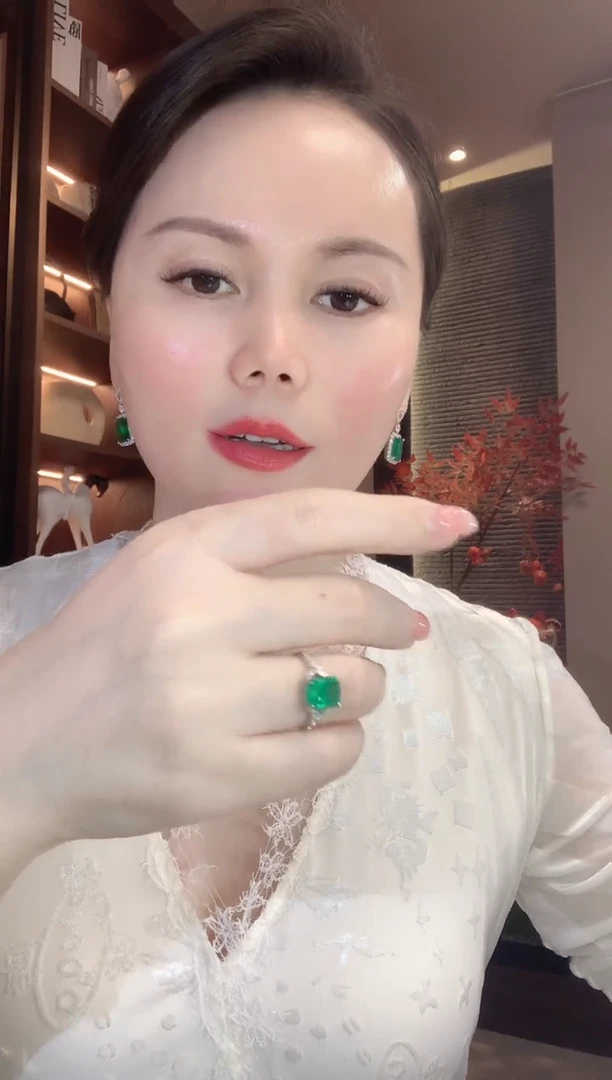18K金镶嵌戒指祖母绿C6