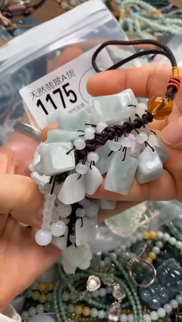 翡翠未镶嵌颈饰多样性发其一1175