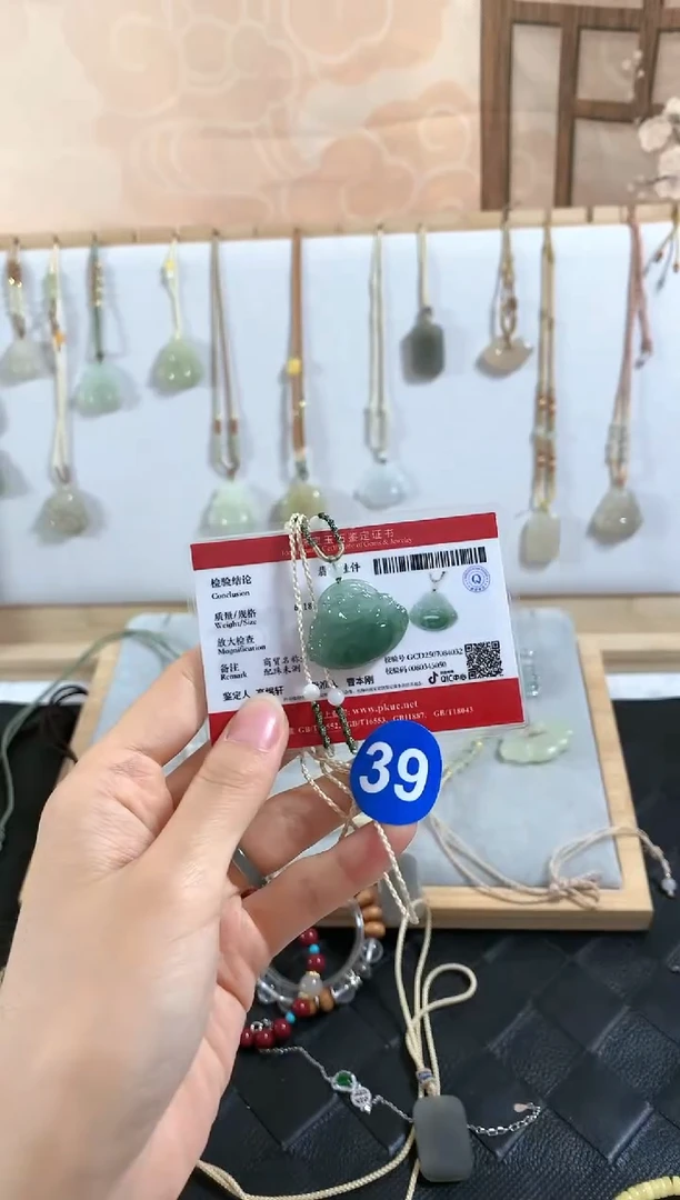 翡翠未镶嵌颈饰马**?佛公4