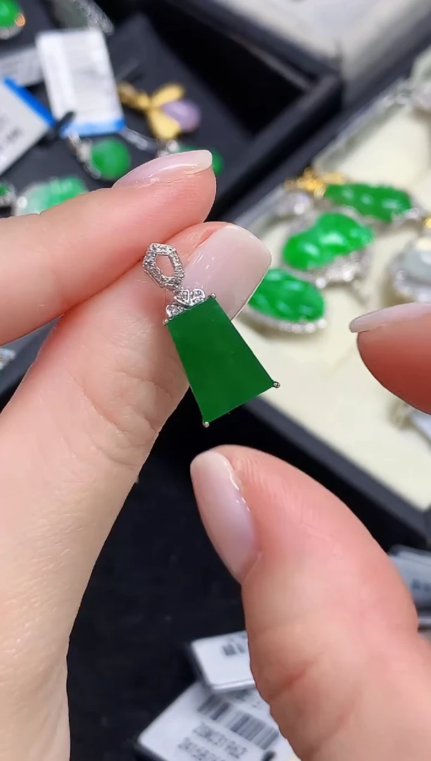吊坠(不含链)18K金镶嵌翡翠L1980多样性发其一