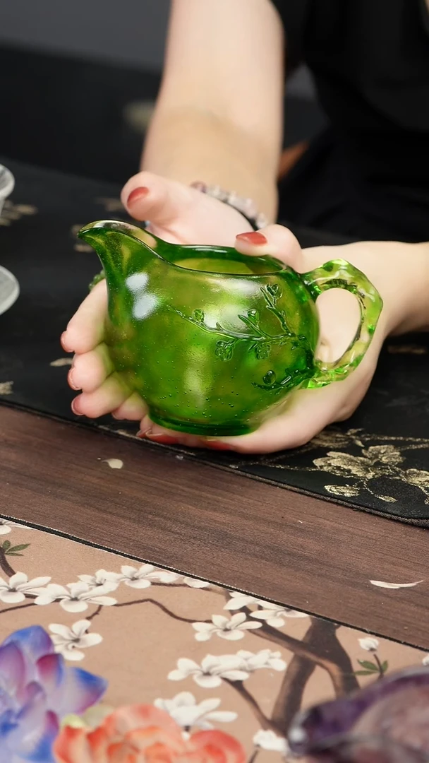 琉璃手工艺品绿色梅花侧把公道
