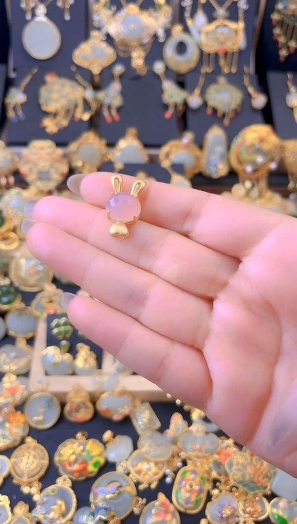 玛瑙/玉髓颈饰合金小兔子吊坠