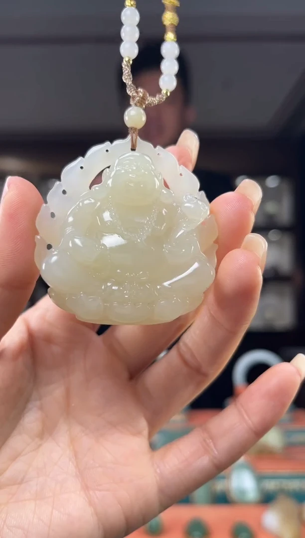 颈饰未镶嵌和田玉佩佩