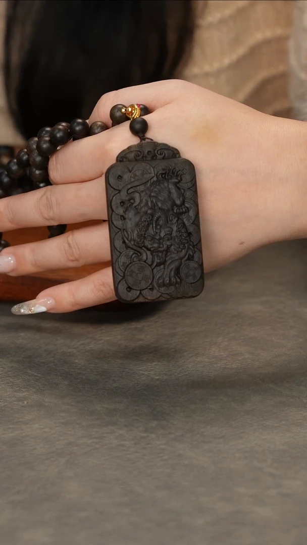 【闪购商品】沉香手串芽庄白奇古董雷料脖挂搭富国岛貔貅沉香木雕