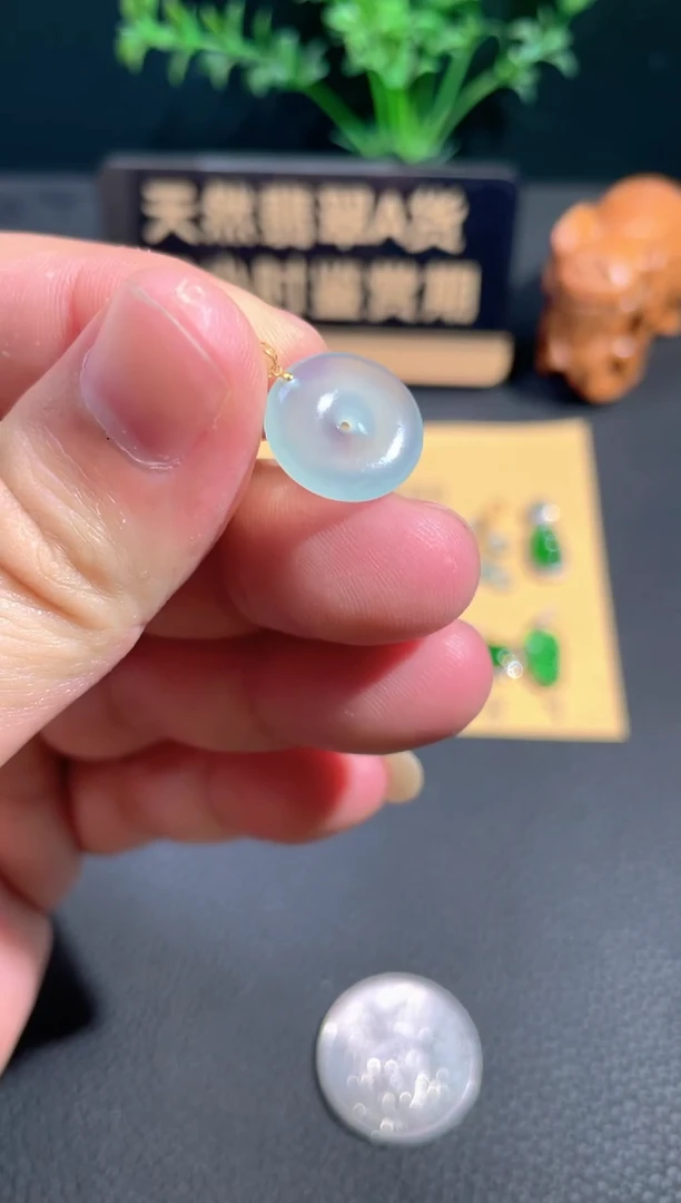 颈饰18K金镶嵌翡翠翡翠