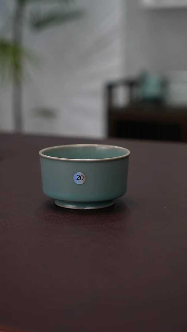 天蓝釉20号唇口杯精品