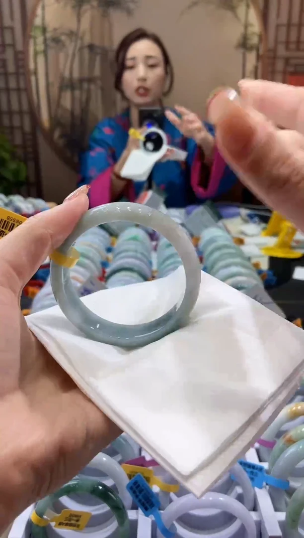 【闪购商品】翡翠手镯未镶嵌00010858