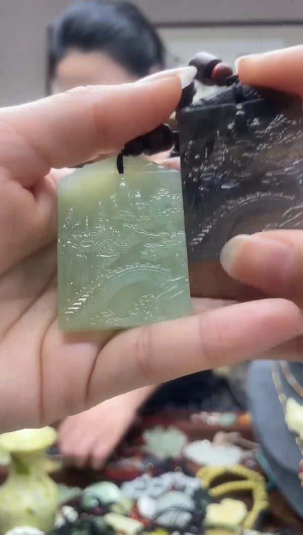 未镶嵌岫玉吊坠.