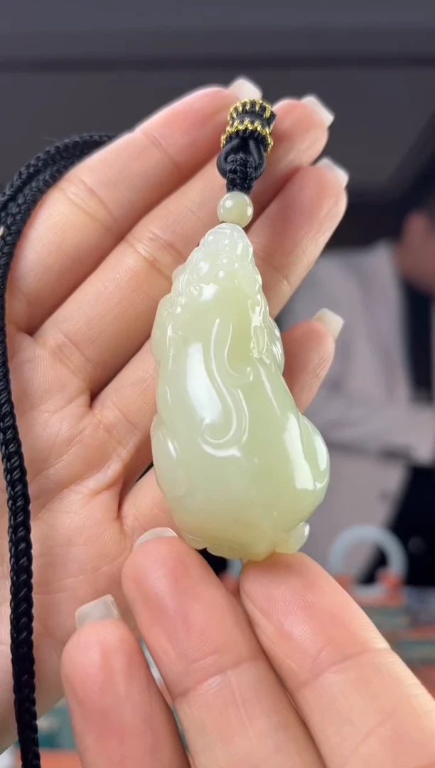 颈饰未镶嵌和田玉佩佩