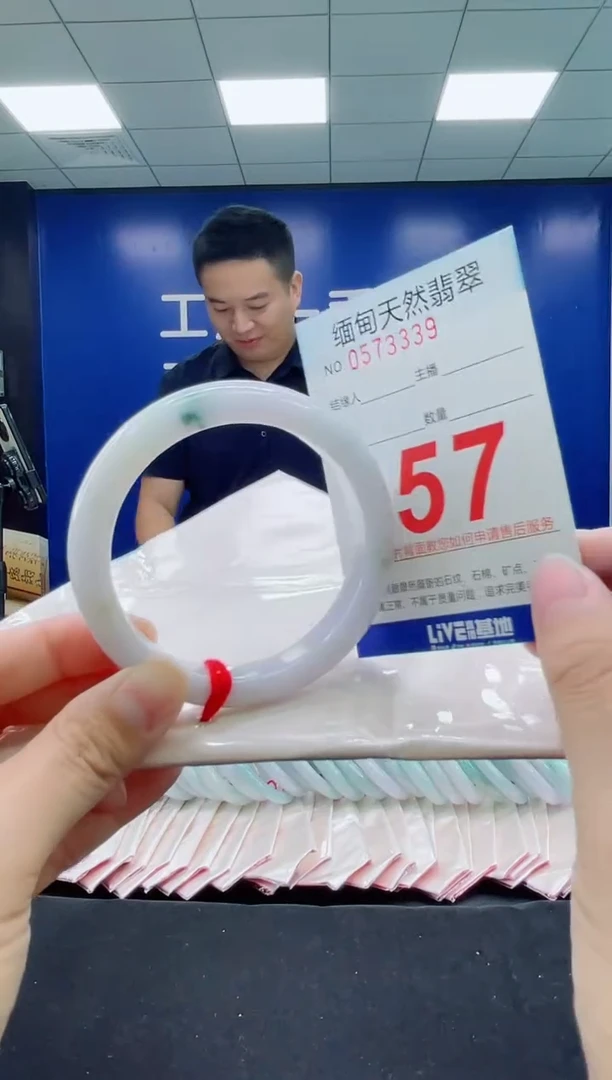 未镶嵌手镯翡翠天然翡翠手镯