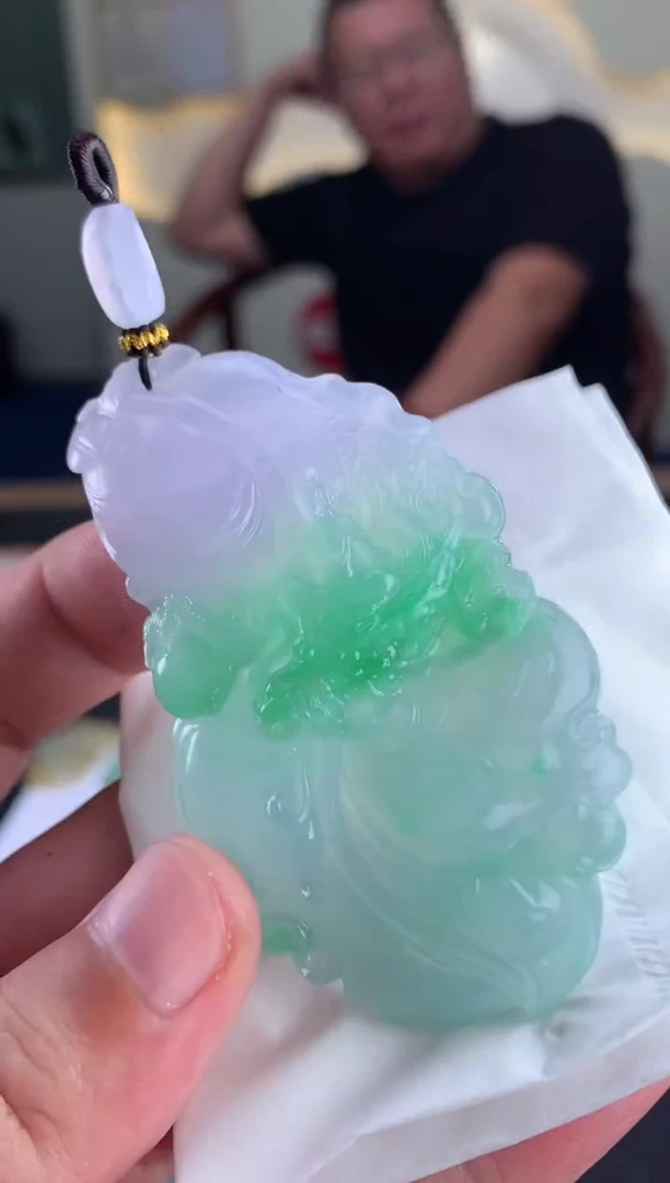 未镶嵌定制翡翠徽*翡翠