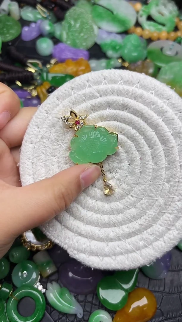 颈饰未镶嵌翡翠缅甸翡翠吊坠