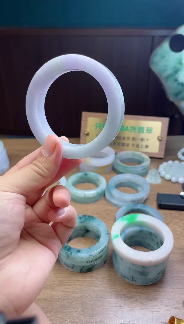 未镶嵌手镯定制翡翠姜***姜定制