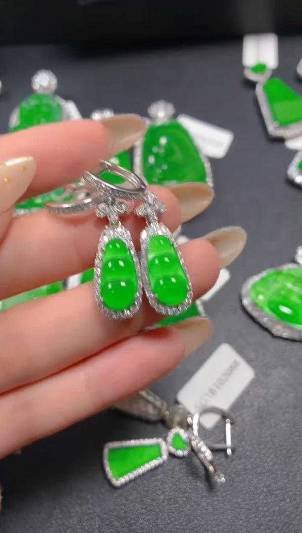 银S925镶嵌翡翠耳饰小***荤1