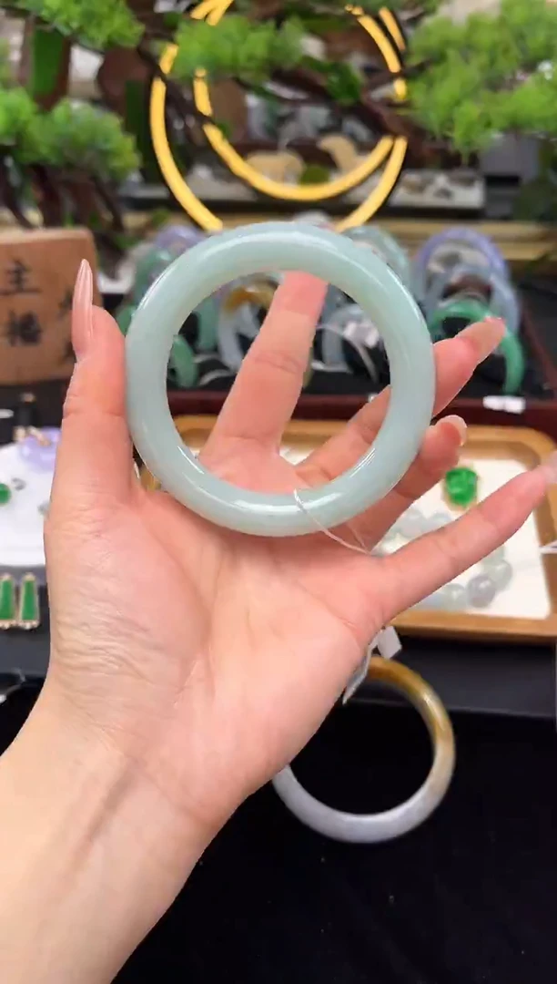 未镶嵌手镯翡翠手镯