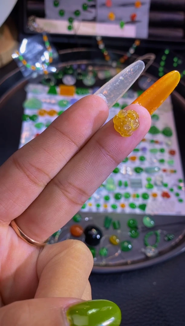 翡翠挂件未镶嵌花